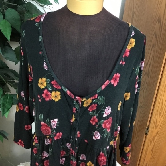 TORRID Size 1 black floral button down baby doll style 3/4 sleeve 🔝 - Picture 5 of 15